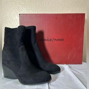 🖤 Donald Pliner Black Ankle Boots – Size 5.5M – New in Box 🖤